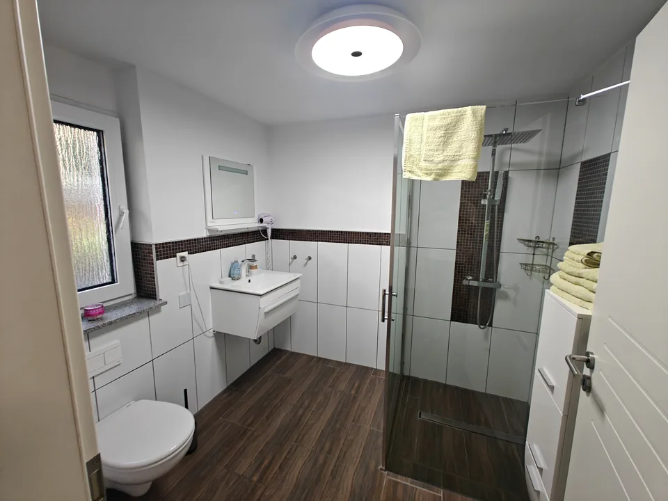 Second shower room with a glass shower
